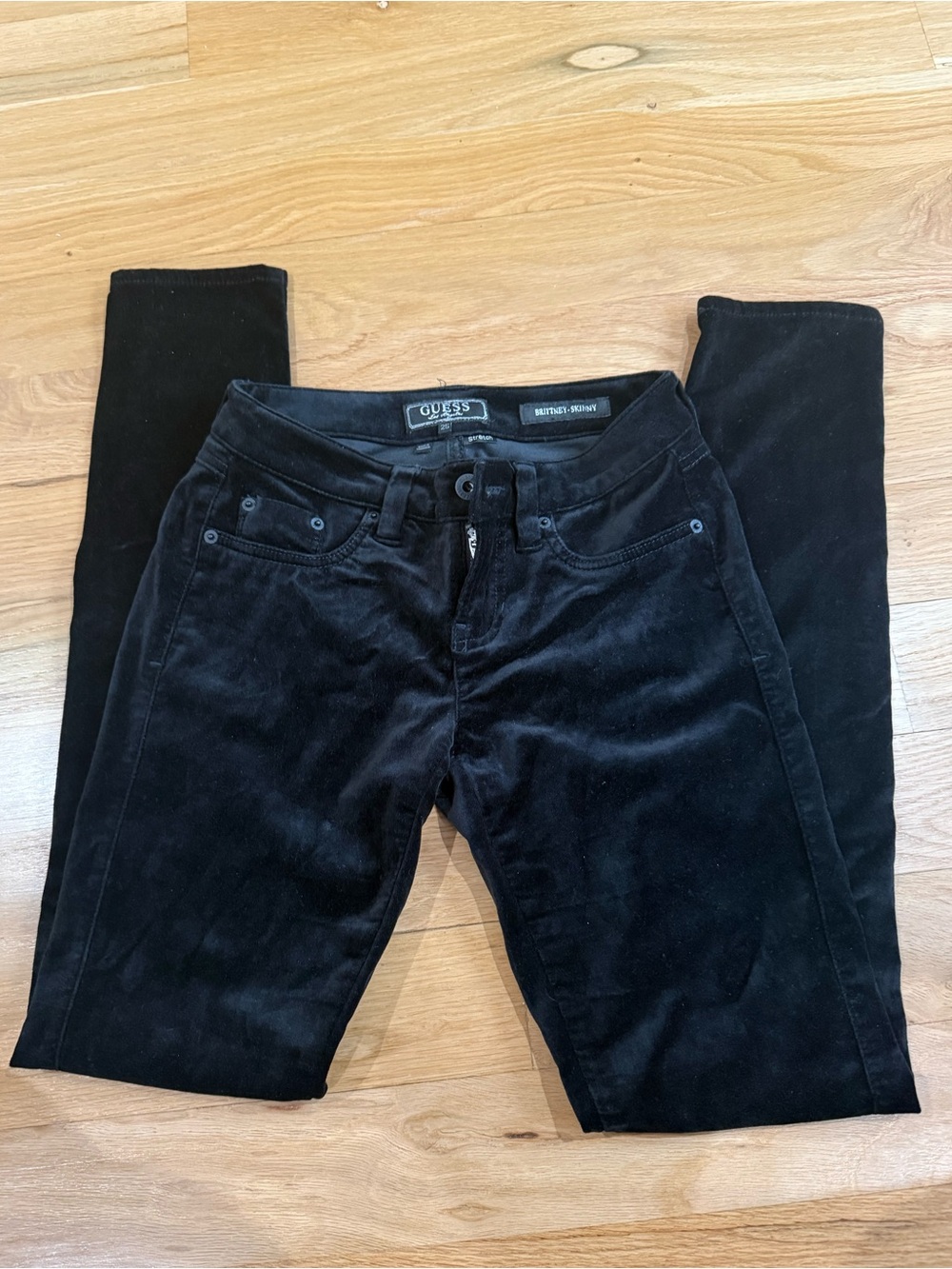 GUESS Women's Black Velvet Skinny Jeans 25